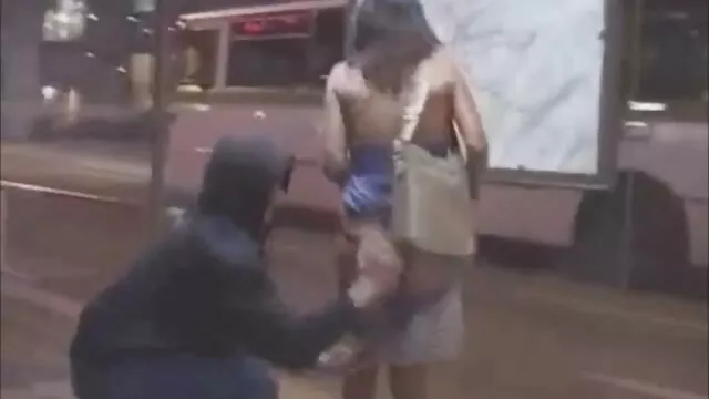 Yoga sexual inusual: se clavó la vagina en un palo madres cojidas por sus hijos con uñas