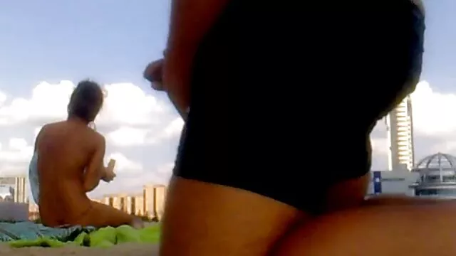Dos subordinados fríen a un viejo jefe papa y mama me follan alemán