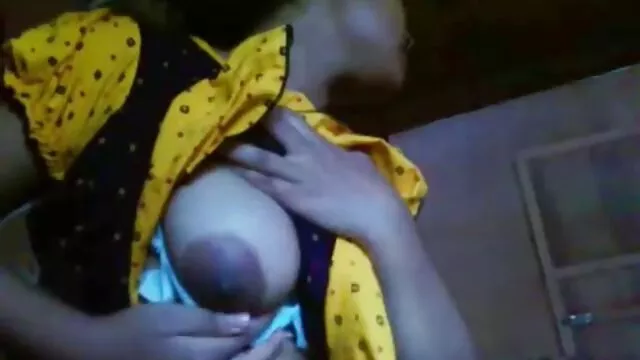 Chica flaca y su semental asertivo sexo madre e hijo real intercambian sexo oral