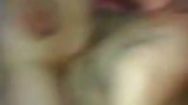 Un hombre viola bruscamente a una niña y se burla de todas las formas posibles follando con mama japonesa