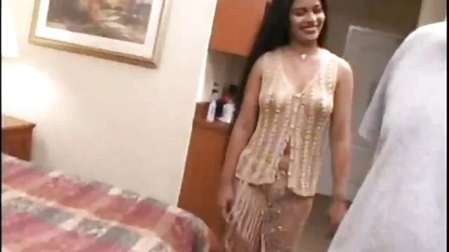 Borracha Adeline en medias es trio mama e hija follada por dos sementales