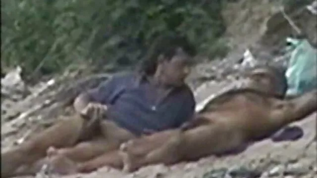 Mamá madre hijo xxx madura masturbándose con un arnés