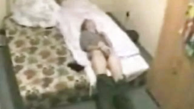 Un hombre estrelló el auto de un niño y video madres e hijos se instaló con él con su novia