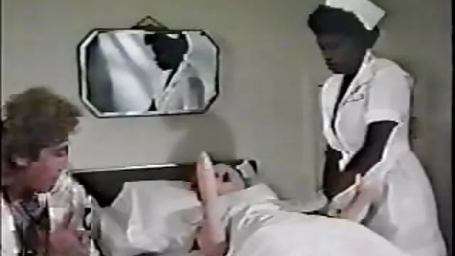Recién casados madres xxx caseros ​​protagonizaron sexo fuerte en una nueva cama