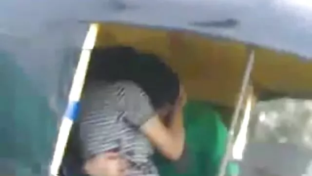 Se follaron follando con mama en la ducha a la profesora en sexo anal y le drenaron todo el esperma en la boca
