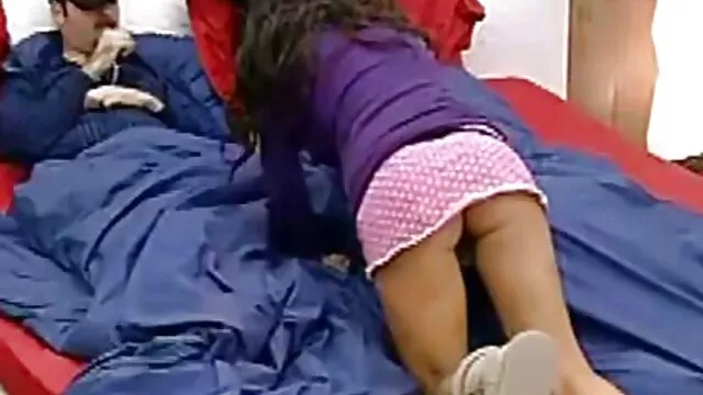 Lesbianas tienen sexo dia de la madre xxx delante de un chico cachondo
