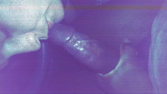 Pelirroja con gafas muestra su coño en la webcam papa y mama cojiendo