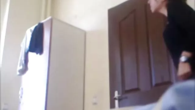 La amante persuadió al chico para que le lamiera el incesto casero madre e hijo coño caliente