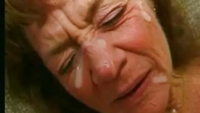 Esposa madre e hijo españoles follando engaña a su marido delante de él y él se excita