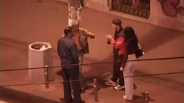 Pareja enmascarada se folla a la xxx mama japonesa cámara