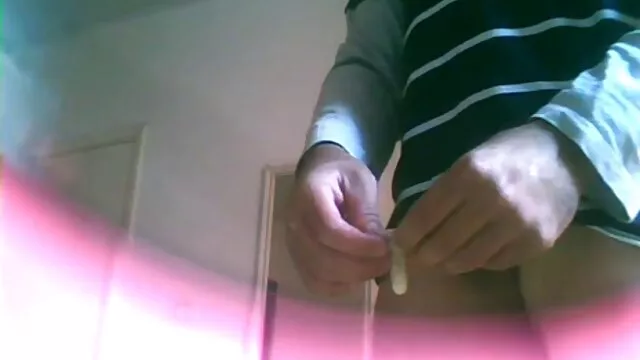 Trío anal madre y hija cogiendo con una chica asequible con botas altas