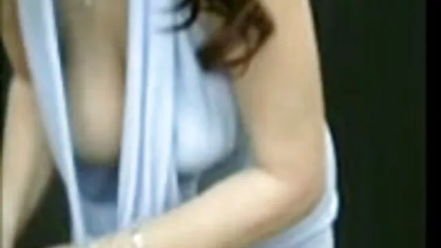 Diana de grandes pechos sentada sobre la polla xxxmamá