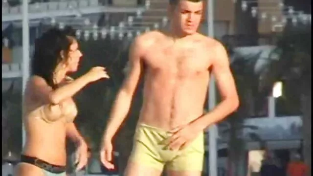 Tres lesbianas de madres mexicanas cojiendo con sus hijos ébano tienen sexo caliente