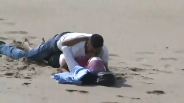 Chica asiática enjaulada y obligada a madres violadas por su hijo chupar strapon