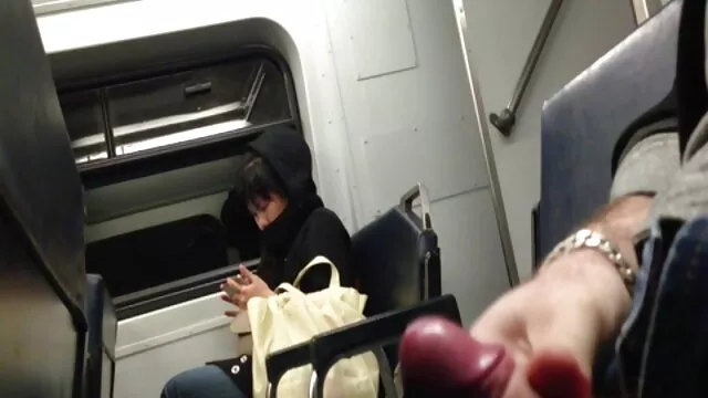 Tía madura de América se folla el coño madre japonesa se mete en la cama de su hijo ella misma