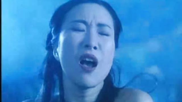 Porno madre japonesa e hijo casero: tio tira a esposa musculosa con una polla de goma