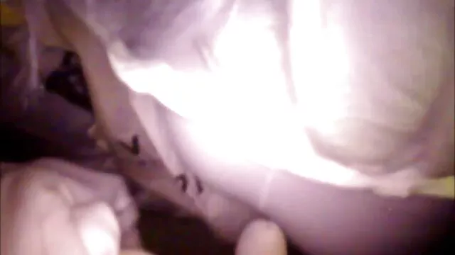 Chico filma a una nena desnuda en una mama follada por su hijo cámara oculta