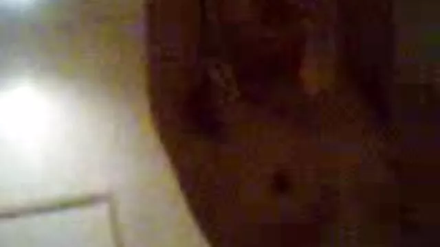 Chicos rusos se follan dos veces a una puta delgada con un manda descuidado serviporno madres con hijos