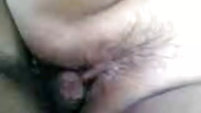 Dos gordas amarran videos x madre e hijo a un chico en el bosque y le ponen un arnés