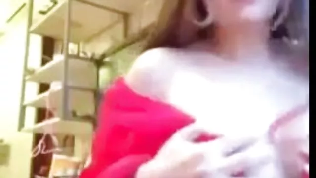 Mujer videos xxx con su mama madura mostró una gran vagina de cerca