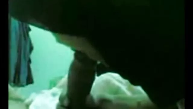 La mulata invitó a su novio madre e hija trio a la casa por un par de palos después de la primera cita