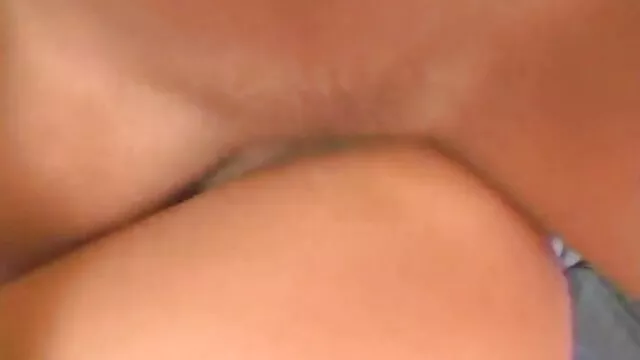 Chico videos pornos de mamas e hijos asoma para masturbarse debajo de la mesa