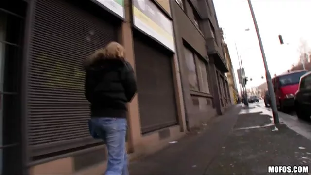 Varvara rusa se folla a sí misma con una polla de goma videos pornos madres e hijas en la madrugada