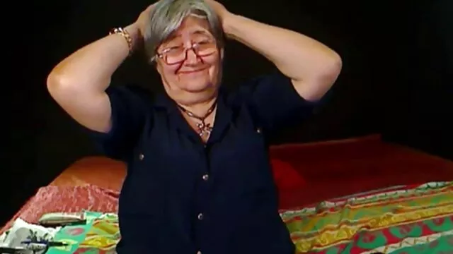 Cumpleaños celebrado con canciones, bailes y sexo grupal mamáxxx en casa.