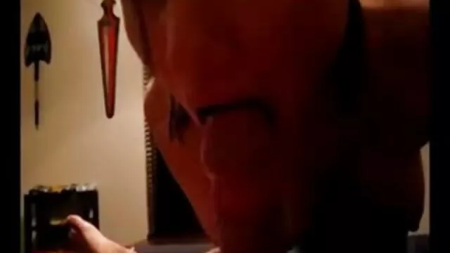 Un joven le dio mamas españolas follando una mamada a dos maduras