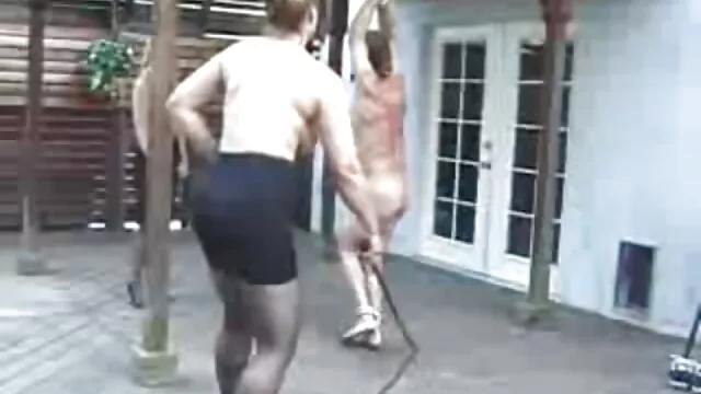Julia le hizo una mamada profesional insesto madre e hijo xxx a un cliente durante un masaje