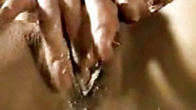 Pareja romántica disfruta madres foiando de la pose 69