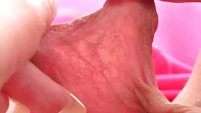 Una belleza de culo apetitoso es follada y hace porno privado con ella al sexo anal a mi madre mismo tiempo
