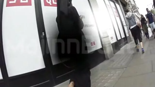 Una puta joven adora cuando sus pezones son lamidos y metidos en una piruleta de coño xnxx de madre e hijo