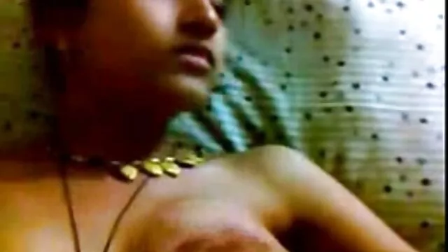 Madre madura lesbiana seduce a su peludas madres hija con su amante